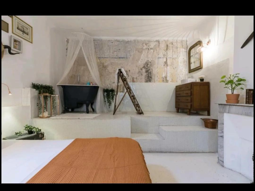 Suites En Plein Coeur Du Panier Et Vieux Port Marseille Apartment