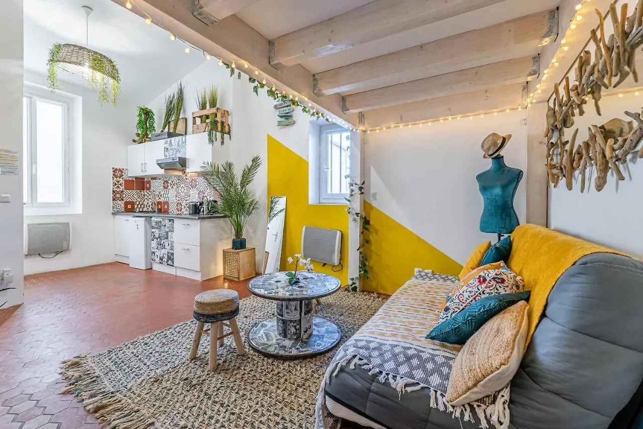 Suites En Plein Coeur Du Panier Et Vieux Port contacts